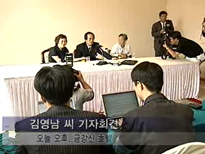 2006년 6월 북한 금강산호텔 남측 기자실에서 45세가 된 김영남 씨가 기자회견을 하고 있는 모습. 세계일보 자료사진