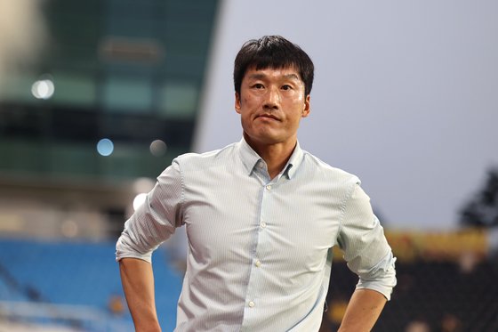 기자회견에서 무성의한 태도로 논란이 된 이정효 감독. 사진 프로축구연맹