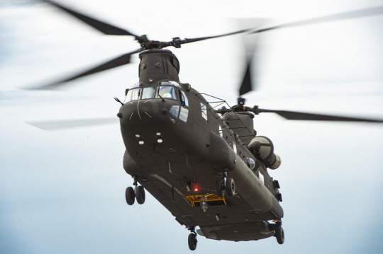 보잉의 특수작전용 대형기동헬기 치누크 CH-47F ER. 군 당국은 내년부터 MH-47급 특수작전용 대형 기동헬기 도입 사업 후보 중 하나로 거론되고 있다. 보잉 제공