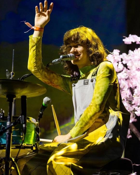 제이디 벡의 모습. 출처: DOMi & JD BECK 인스타그램