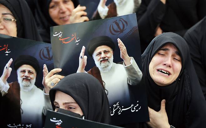 에브라힘 라이시 이란 대통령이 5월19일 헬기 사고로 사망하자 이란 국민은 애도하거나, 환호하거나 두 부류로 나뉘고 있다. ⓒEPA연합