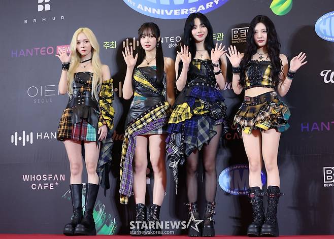 (서울=뉴스1) 김진환 기자 = 걸그룹 에스파(aespa)가 18일 오후 서울 중구 동대문디자인플라자(DDP)에서 열린 '31주년 한터뮤직어워즈 2024' 레드카펫 행사에서 포즈를 취하고 있다. 2024.2.18/뉴스1  Copyright (C) 뉴스1. All rights reserved. 무단 전재 및 재배포,  AI학습 이용 금지. /사진=(서울=뉴스1) 김진환 기자