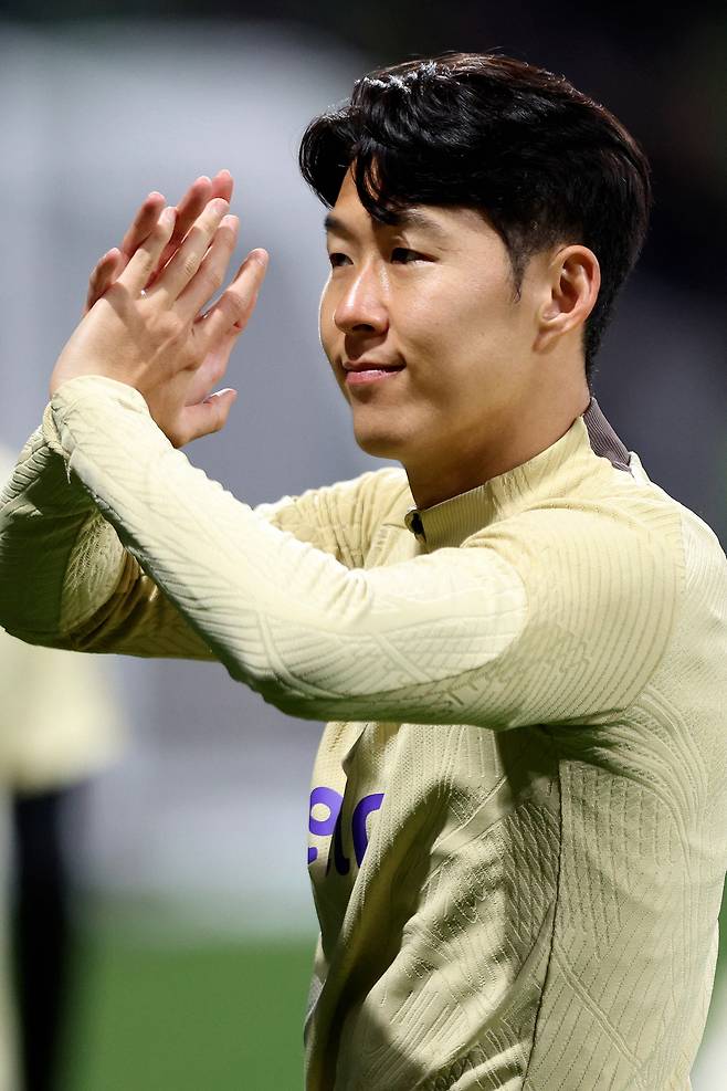 Tottenham Hotspurs' Son Heung-min attends a training session at AAMI Park in Melbourne on May 21, 2024, ahead of a friendly football match against Newcastle United. (Photo by Martin KEEP / AFP) / -- IMAGE RESTRICTED TO EDITORIAL USE - STRICTLY NO COMMERCIAL USE --

<저작권자(c) 연합뉴스, 무단 전재-재배포, AI 학습 및 활용 금지>