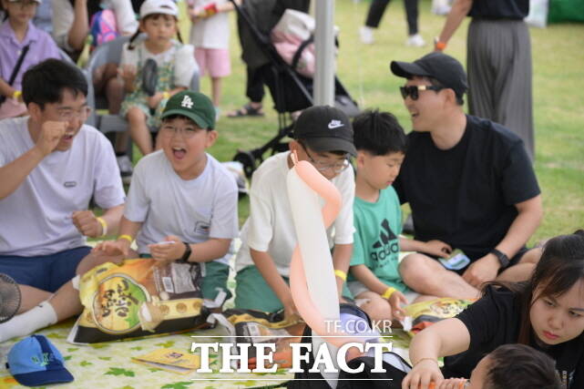 지난 25일 '제2회 함께 사는 세상을 위한 가족축제'가 논산시민가족공원 일원에서 800여명의 가족들이 참가한 가운데 열렸다. /논산시