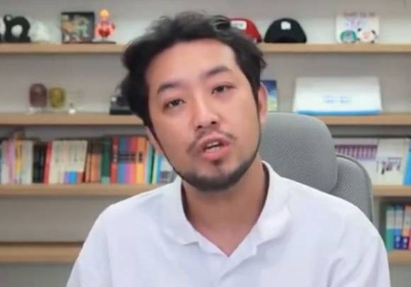 웹툰작가 겸 방송인 침착맨(이말년)이 민희진 어도어 대표 해임 반대 탄원서를 낸 사실을 인정하면서 자신에게 쏟아지는 해명 요구에 대해 불쾌감을 드러냈다. [사진=유튜브 채널 '침착맨']