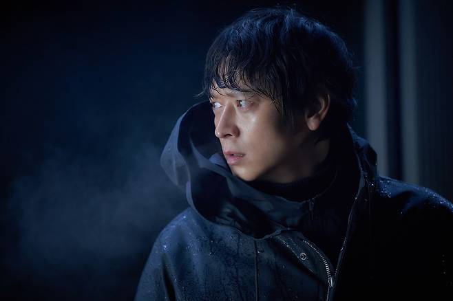 Gang Dong-won plays Yeong-il in "The Plot" (NEW)