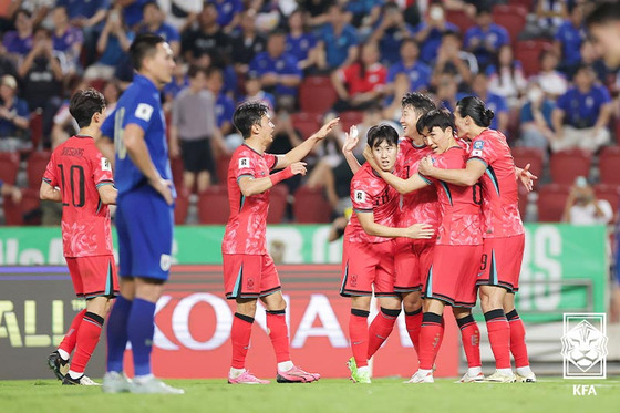 The Korean national team celebrate during a 2026 World Cup qualifier against Singapore at Seoul World Cup Stadium in western Seoul on Nov. 16, 2023. [KOREA FOOTBALL ASSOCIATION]