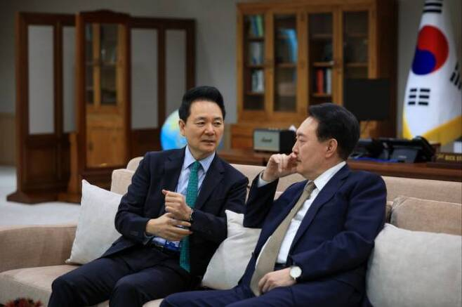 장성민 대통령실 미래전략기획관, 윤석열 대통령. 장성민 기획관 측 제공&nbsp;