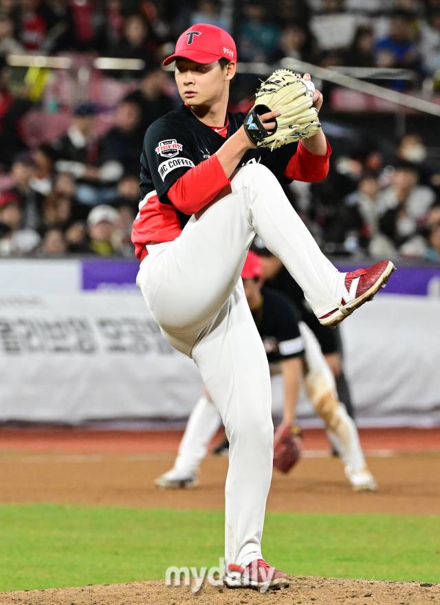 2024년 4월 3일 오후 경기도 수원KT위즈파크에서 '2024 신한 SOL Bank KBO리그' KIA 타이거즈와 KT 위즈의 경기가 열렸다. KIA 곽도규가 8회말 구원등판해 역투하고 있다./마이데일리