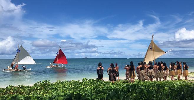 4000년 역사를 가진 차모로 전통 카누가 최근 복원됐다. 토요일에 무료 체험을 시범 운영중이다.