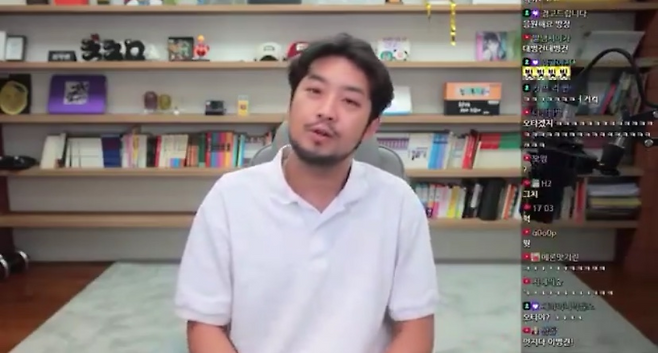 지난 26일 침착맨이 '민희진 대표 해임 반대 탄원서' 제출에 관해 해명 방송을 진행했다. 유튜브 채널 '침착맨' 라이브 방송 캡처