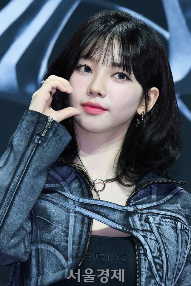 그룹 에스파(aespa) 카리나가 27일 오후 서울 용산구 블루스퀘어 마스터카드홀에서 진행된 정규 1집 ‘아마겟돈(Armageddon)’ 발매 기념 쇼케이스에서 포즈를 취하고 있다. 김규빈 기자 2024.05.27