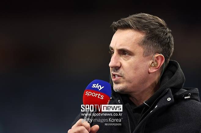 ▲ 맨체스터 유나이티드 전설 네빌은 지난 13일 스카이스포츠와 인터뷰에서 "텐하흐 감독에게 1년을 더 줘야 한다"고 주장했다.