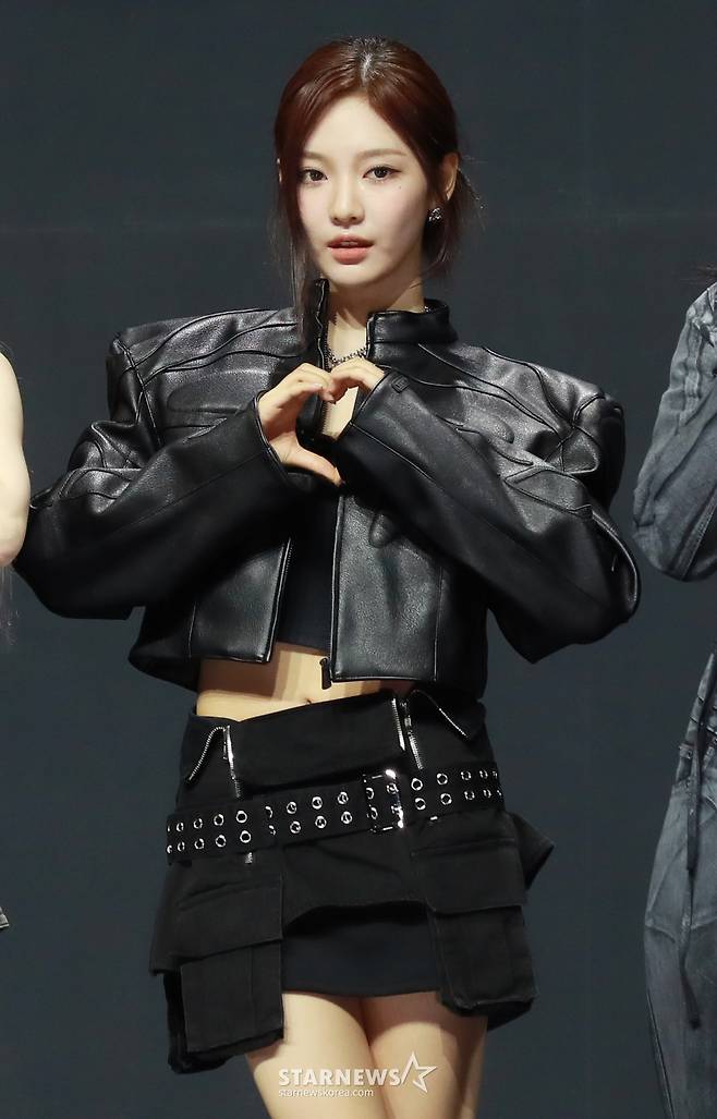 걸그룹 에스파 닝닝이 27일 오후 서울 용산구 블루스퀘어에서 진행된 첫 정규 앨범 '아마겟돈'(Armageddon) 발매기념 쇼케이스에서 포즈를 취하고 있다. /2024.05.27 /사진=이동훈