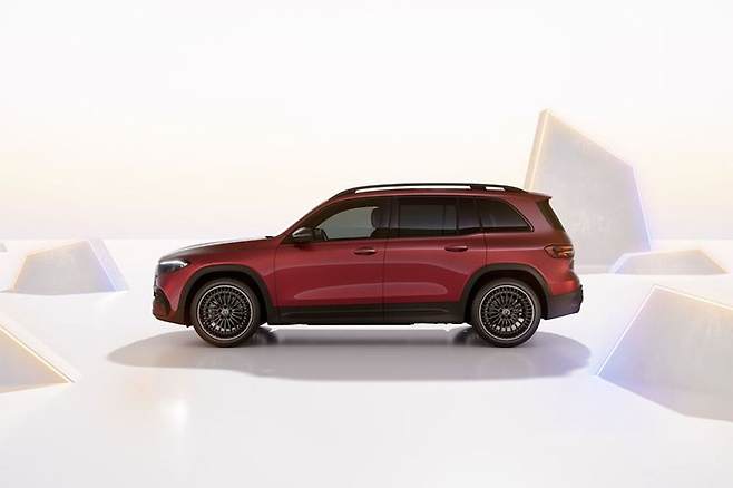 메르세데스 벤츠 더 뉴 EQB AMG 라인 측면
