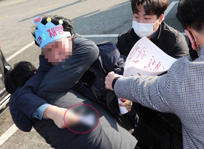 지난 1월 2일 오전 부산 강서구 대항전망대에서 이재명 더불어민주당 대표를 흉기로 피습한 용의자 (사진=뉴시스)