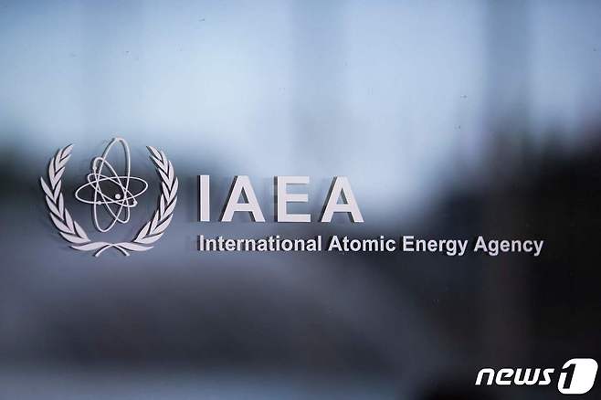 오스트리아 빈의 국제원자력기구(IAEA) 본부에 그려진 로고<자료사진>. 2023.09.11. ⓒ AFP=뉴스1