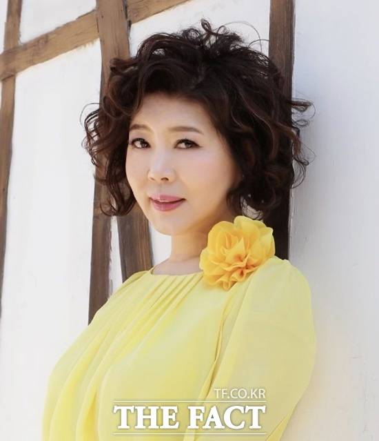 트로트 가수 전미경은 '장녹수'를 비롯해 사극 '임이여 임일래라' '서궁' '아씨' '여자의 방' OST 곡들도 모두 그의 목소리에 실려 애절하고 가슴 절절한 반향을 일으켰다. /더팩트 DB