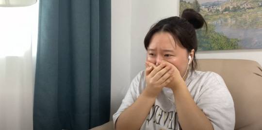 연애 프로그램 '환승연애'를 보고 리액션하는 '찰스엔터' 채널 영상 갈무리.