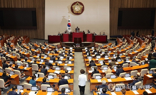 김진표 국회의장이 28일 오후 국회에서 열린 본회의에서 재의결 안건으로 상정됐다가 부결된 '해병대 채상병 사망사건 수사외압 의혹 특별검사법' 표결 결과를 발표하고 있다.  연합뉴스