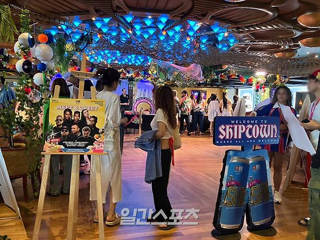 체험부스존을 기다리고 있는 승객들의 모습. (부산/나가사키(일본)=김지혜 기자 jahye2@edaily.co.kr)