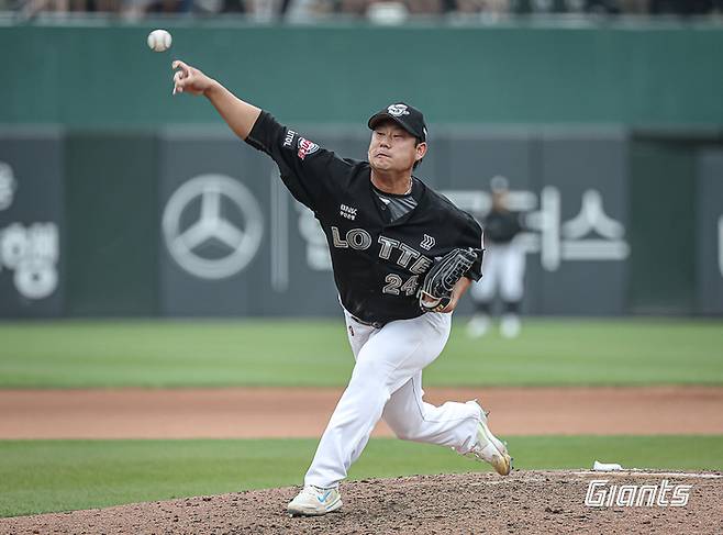 지난 26일 사직 삼성전에서 역투하는 롯데 김상수. 롯데 자이언츠 제공