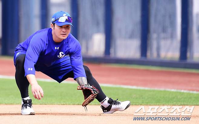 수비 훈련하고 있는 박병호.