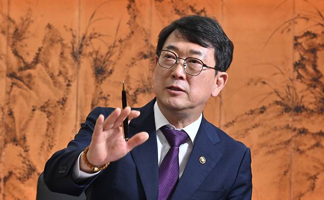 Korea Heritage Service Administrator Choi Eung-chon speaks during a recent interview with The Korea Herald at the National Palace Museum of Korea in Seoul. (Im Se-jun/The Korea Herald)