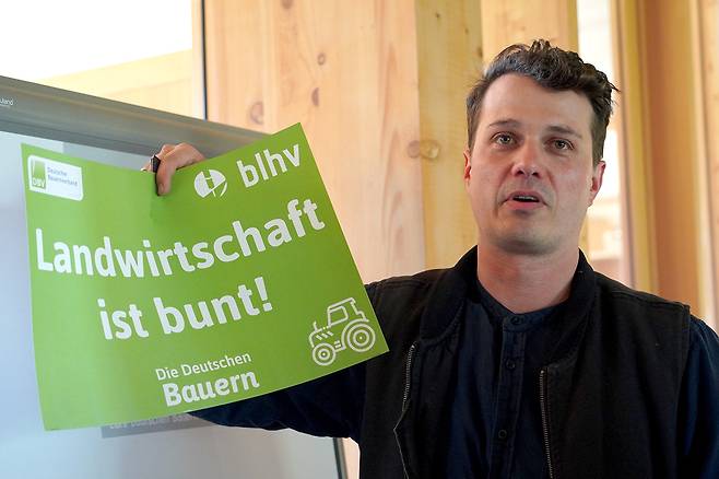 파트라이그 엘스너 씨가 최근 유럽 전역에서 일어난 트랙터 시위에 대해 설명하고 있다. ⓒ대산농촌재단