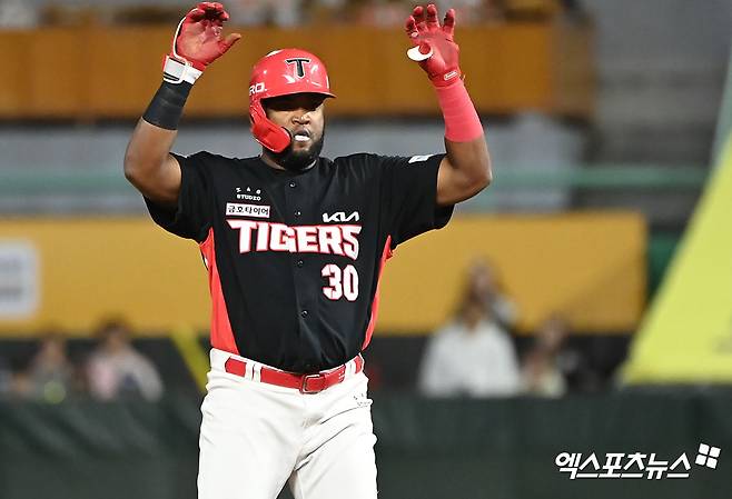 소크라테스는 28일 창원 NC파크에서 열린 '2024 신한 SOL Bank KBO 리그' NC와 주중 3연전 첫 번째 맞대결에서 6번타자 중견수로 선발 출전. 3회초 3점 홈런을 때려내며 팀 공격에 활력을 불어넣었다. 엑스포츠뉴스 DB