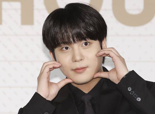 그룹 에이티즈(ATEEZ) 종호가 30일 서울 종로구 포시즌스 호텔에서 가진 미니 10집 ‘골든 아워 : 파트 1’ 쇼케이스에서 포즈를 취하고 있다. (사진=뉴스1)