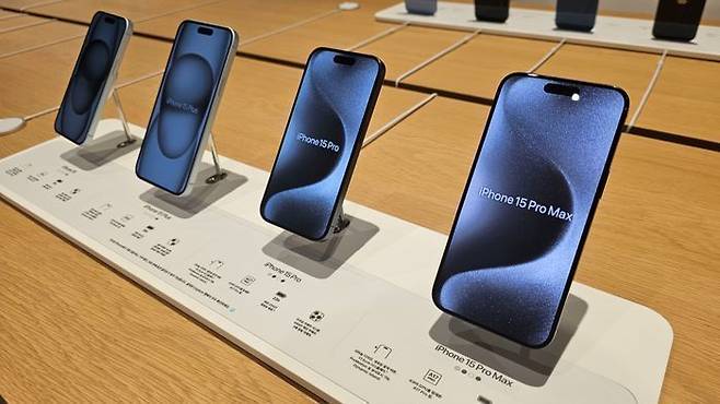 애플 하남 스토어에 전시된 아이폰15시리즈.ⓒ데일리안DB