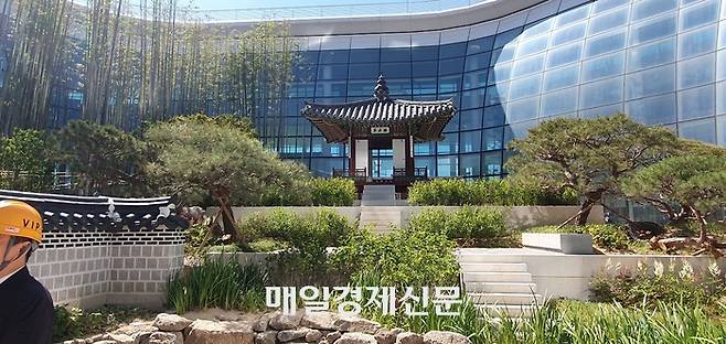 인천국제공항 제2여객터미널 확장 지역 내 실외정원. <지홍구기자>