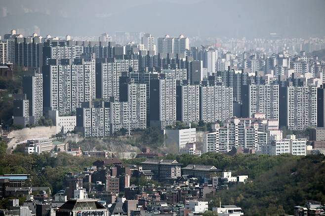 남산에서 본 서울 시내 모습. [연합]