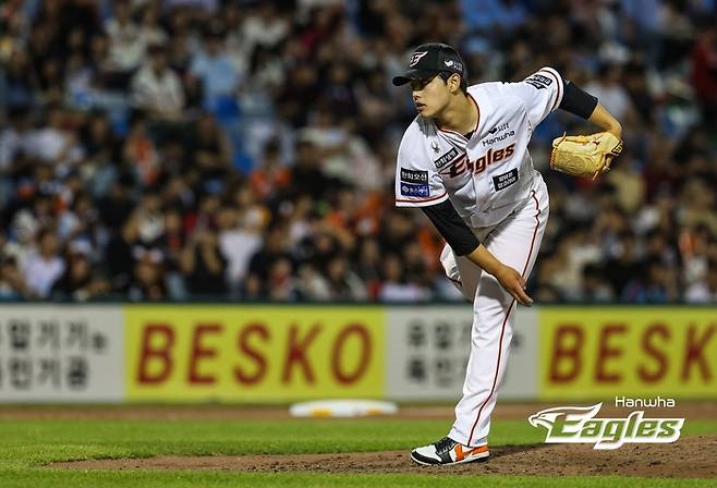 문동주가 지난 28일 대전 롯데전에 선발 등판해 역투하고 있다. 한화 제공