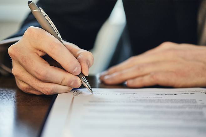 손해보험과 생명보험 중 자신의 상황에 맞는 보험의 비중을 높이는 것이 좋다.[사진=게티이미지뱅크]