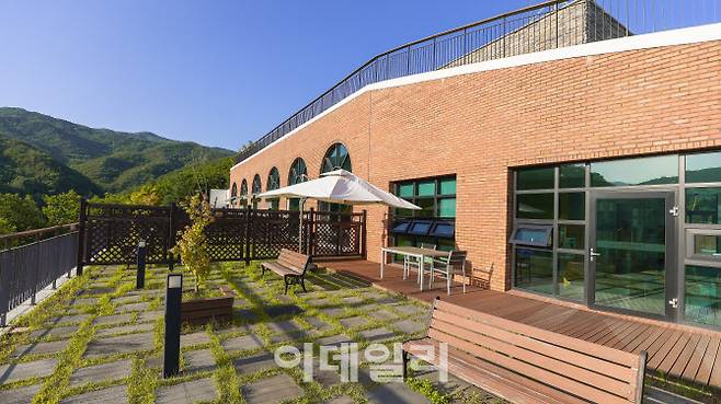 소백산생태탐방원의 야외 테라스