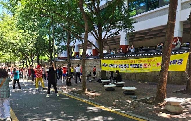 7091679750_486616_27a913342da818fa8fb3b3a97b533bb2.jpg 어제부터 여러번 포텐간 출"생"장려 댄조가 좆같은 이유