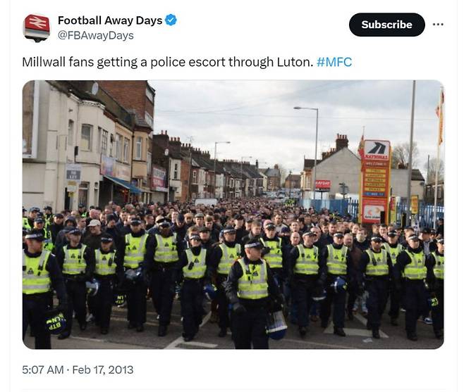 2013년 2월 경찰에 둘러싸인 채 이동하고 있는 밀월 팬들의 모습. Football Away Days 엑스