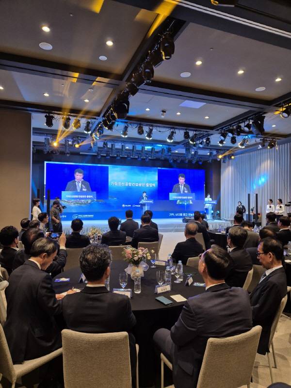 31일 오전 부산 강서구 명지신도시의 한 호텔에서 열린 가덕도신공항건설공단 출범식에서 이윤상 공단 이사장이 인사말을 하고 있다. 장호정 기자