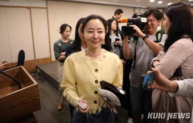 기자회견을 마친 민희진 대표의 모습. 사진=박효상 기자