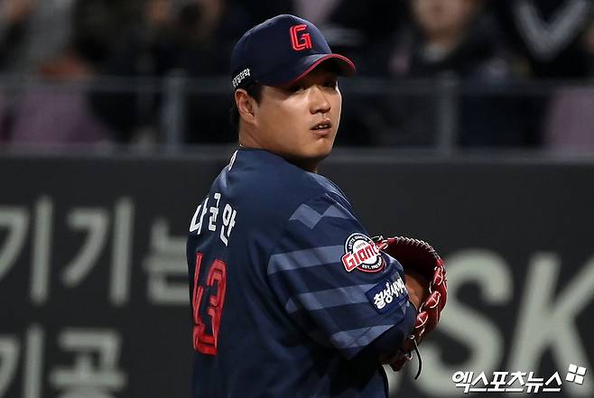 나균안은 31일 사직구장에서 열릴 '2024 신한 SOL Bank KBO 리그' NC 다이노스와 주말 3연전 첫 경기를 앞두고 1군 엔트리에서 빠졌다. 엑스포츠뉴스 DB