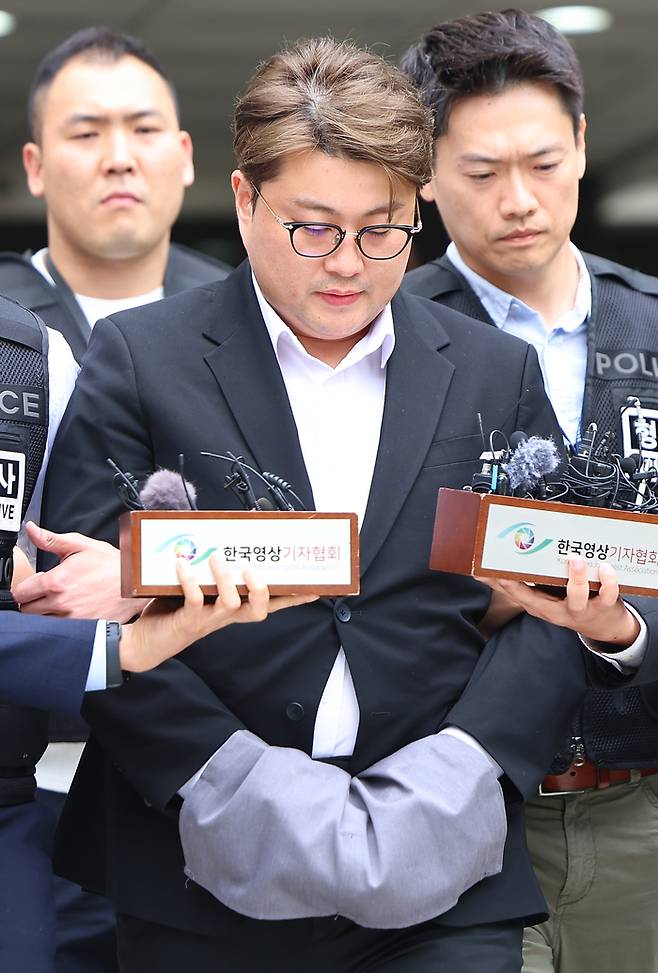음주 뺑소니 혐의로 검찰에 송치된 가수 김호중. 사진 | 연합뉴스