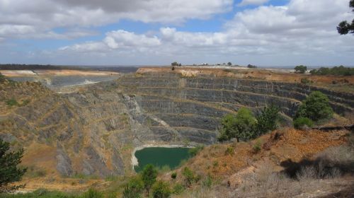 호주 그린부시의 리튬 광산. 이미지출처=위키피디아
