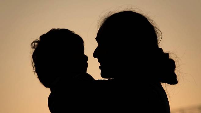 "저는 부모님처럼 되고 싶지 않아요. 제 딸에게 든든한 부모가 되고 싶어요."