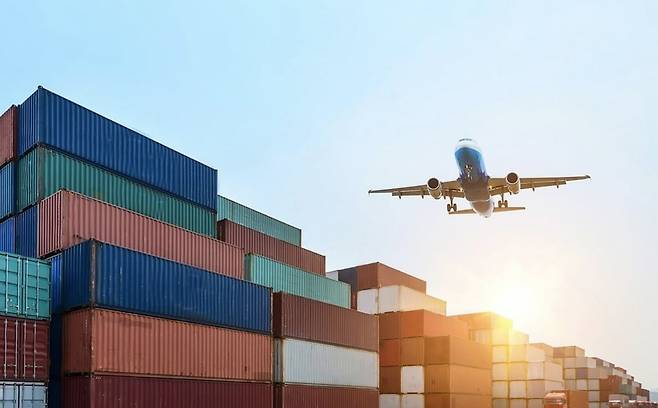 제프 베저스는 저렴한 가격과 빠른 배송이라는 변하지 않는 욕구에 집중해 성공했지만, 사람들은 그에게 "10년간 무엇이 변할 것 같으냐?"는 질문만 한다고 했다.