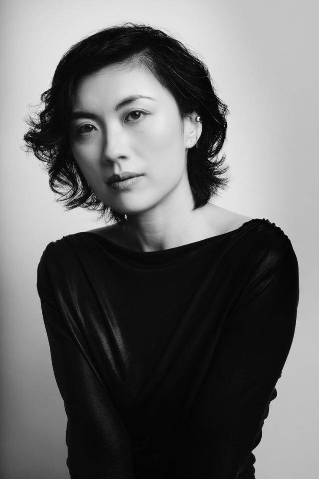 소설 '그 언덕에는 얼마나 많은 황금이'를 쓴 중국계 미국인 작가 C 팸 장. 민음사 제공 ©Clayton Cubitt