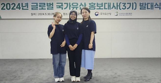 From left: Global National Heritage Ambassadors Thi Thanh Hue Lai, Mutiara Chaerani and Kim Seong-suk pose for photos after the naming ceremony at the National Palace Museum of Korea in Seoul on Thursday. (Choi Si-young/The Korea Herald)