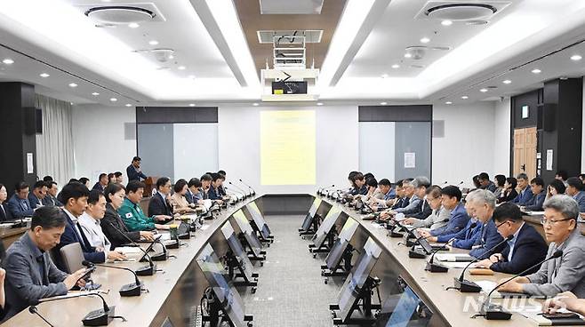 [시흥=뉴시스] 간부회의 현장. (사진=시흥시 제공)  2024.06.01. photo@newsis.com