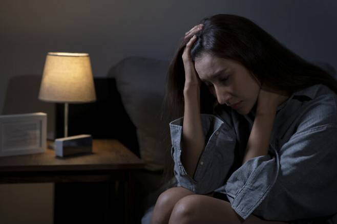 새벽까지 잠을 못 이루고 깨어 있는 사람들은 정신 건강이 나빠질 수 있다는 연구 결과가 나왔다. [사진=게티이미지뱅크]